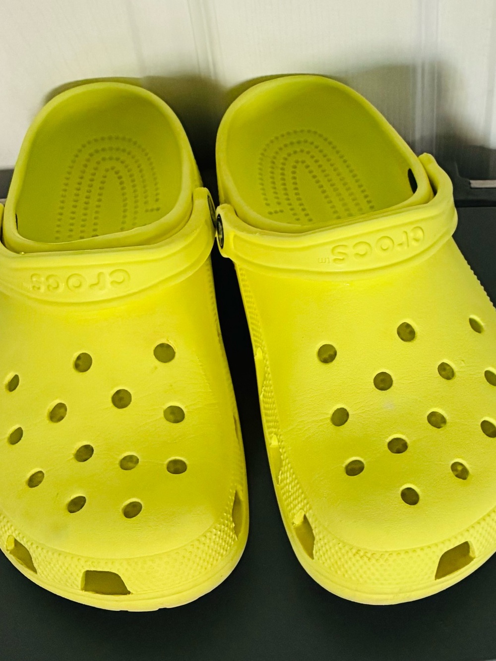 CROCS CLASSIC YELLOW LEMON 🍋 CLOGS SANDALS SHOES M8/W10